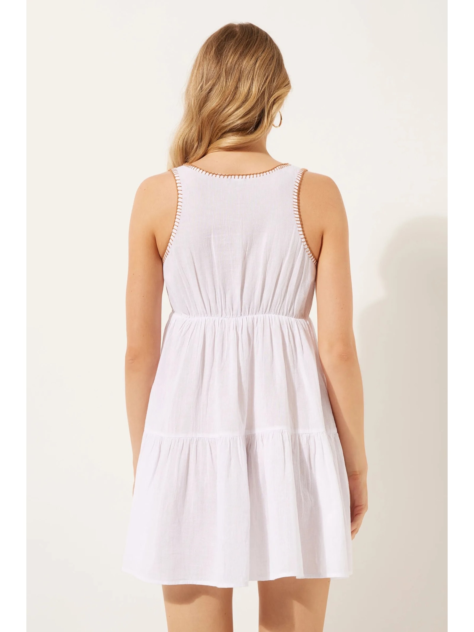 Vestido Curto Com Bordados Branco Calzedonia