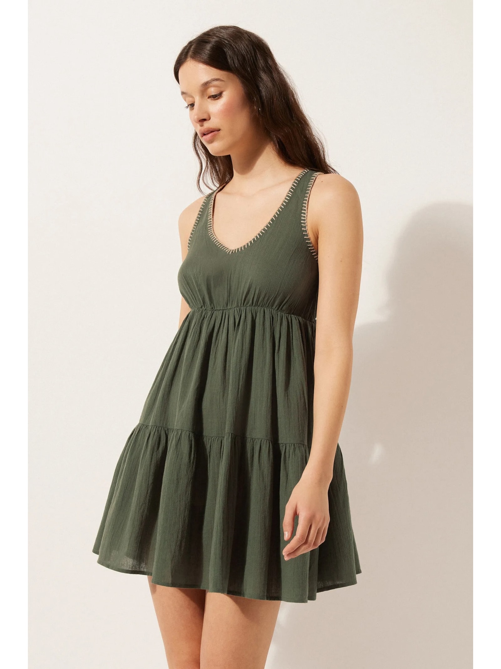 Vestido Curto Com Bordados Verde Calzedonia
