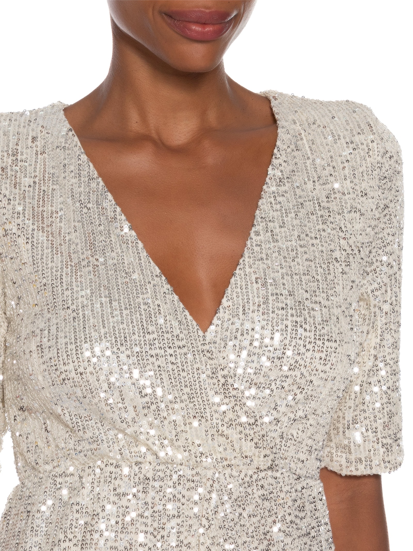 Vestido Curto Em Paetê Prateado Market 33